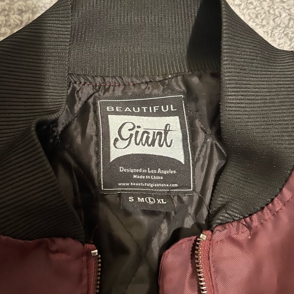 Beautiful Giant Size: L (large) - Picture 3 of 4